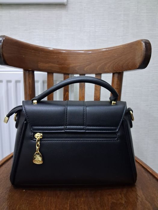 Продается женская сумка клатч.