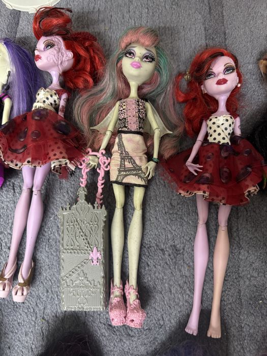 Дракулаура куколка монстиха