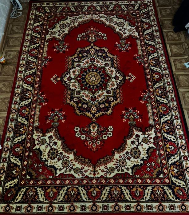 Продам ковер натуральный шерсть.