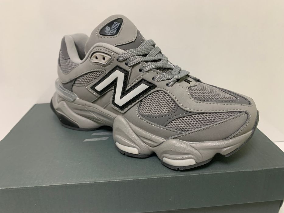 Ново дамски маратонки с кутия New Balance 9060 grey номер 37