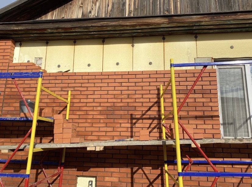 Бригада каменщиков, каменщик, кладка.