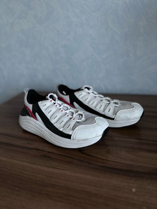 Продам кроссовки