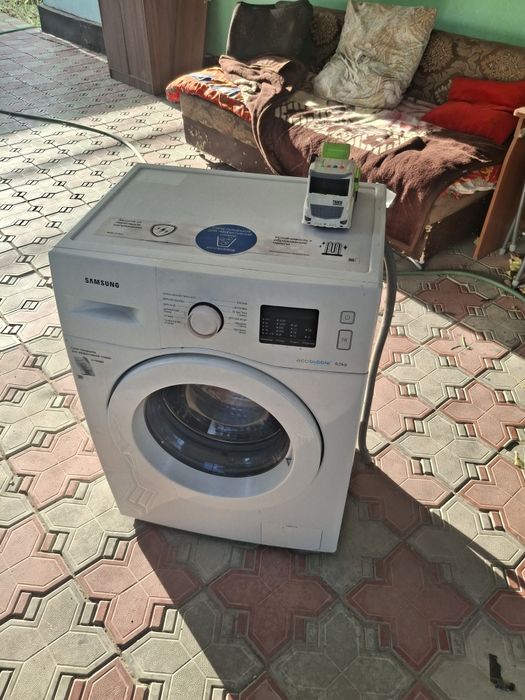 Продам стиральную машину