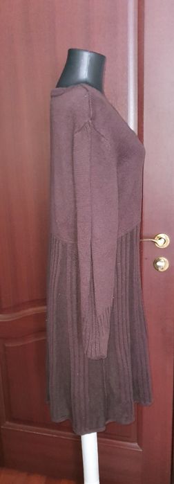 Rochie groasa midi maro , de iarna Laura Scott
Masura 48 IT 
Lungime 9