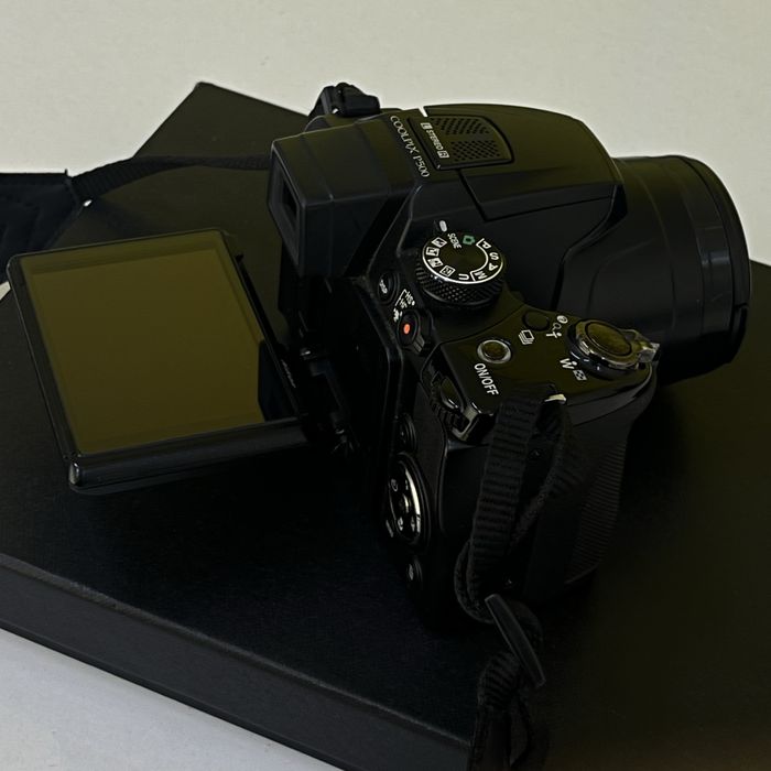 Фотоаппарат Nikon Coolpix P500.