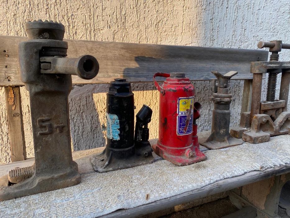 Радиаторы, домкраты, лестницы