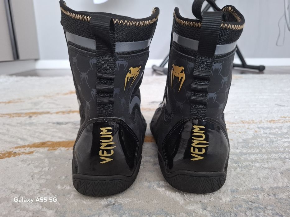 Продаю боксерки venum