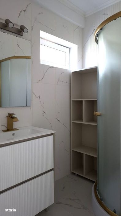 Apartament de vanzare 2 camere semidecomandat -  zona Bere - Pitesti
