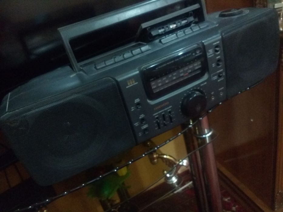 Телевизор DAEWOO.  и двухкассетный магнитафон