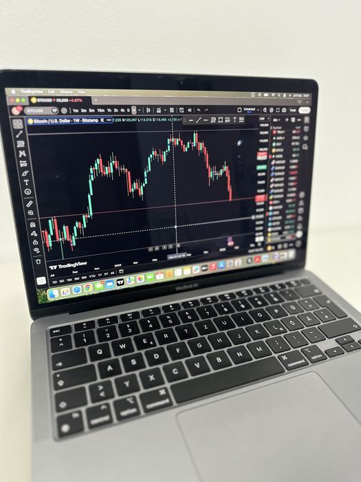 Macbook M1 2021 impecabil