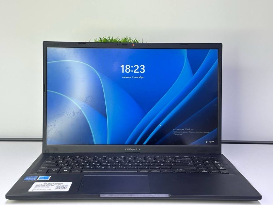 ASUs ExpertBook |core i3