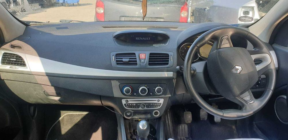 Dezmembrez Renault Megane 3 1.5 DCi an 2009