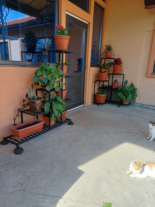 Ръчно изработени метални цветарници