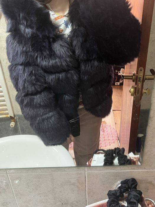 Тъмно синьо палто