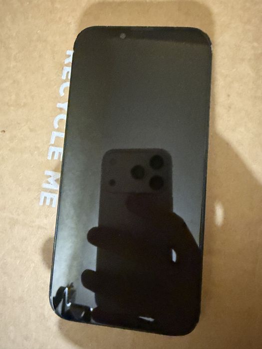 Продам Iphone 16e