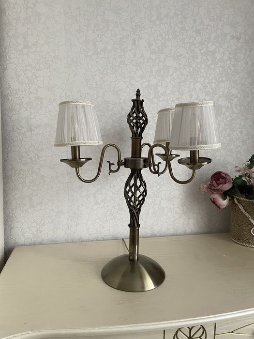 Продам настольный светильник