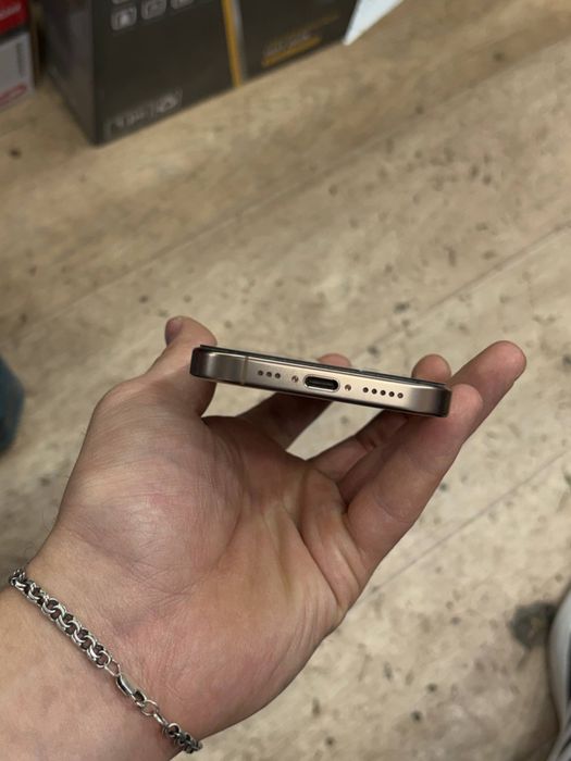 Iphone 16 pro garantiya bor.