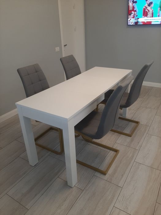 Masa extensibila cu 4 scaune
