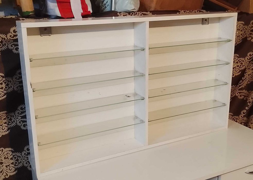 Полки для лаков и маникюра