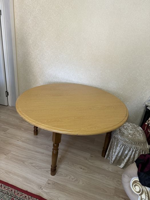 Стол для зала/гостевой