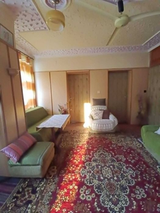 Продава къща с двор в Троянския Балкан
