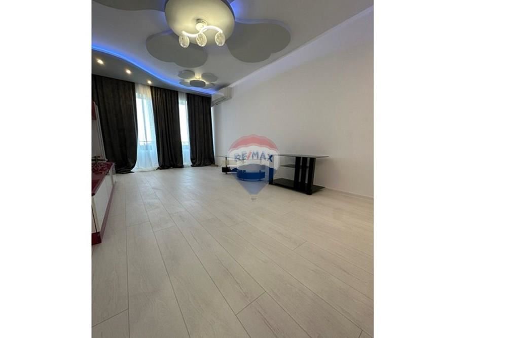 Продава се Двустаен апартамент в Варна, Цветен квартал - 61 кв.м за 2378 €/кв.м - Снимка #2