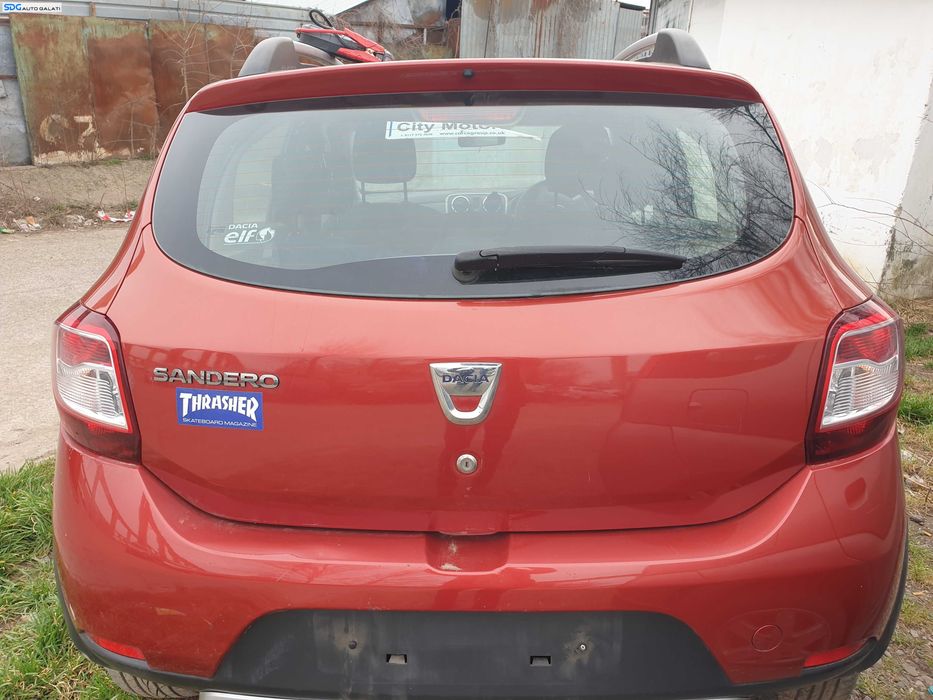 Hayon Haion Portbagaj Dezechipat cu Luneta Geam Sticla Dacia Sandero 2 2012 - 2016 Culoare Fire Red Metallic / Pearl TEB76 [K4324]