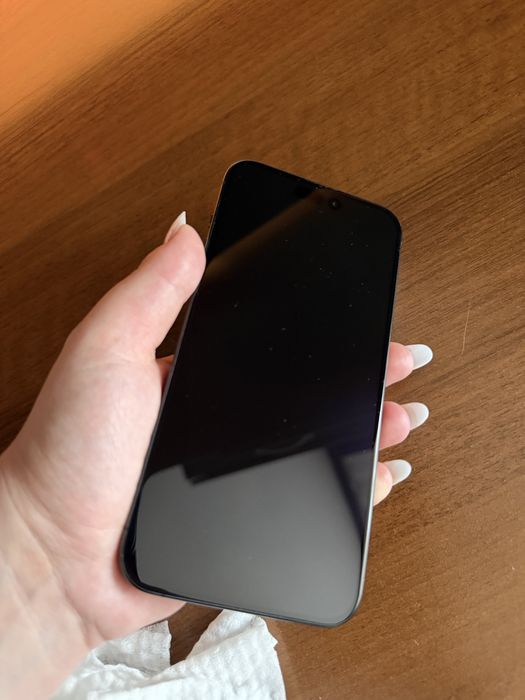 Iphone 15 pro Max 87% baterie