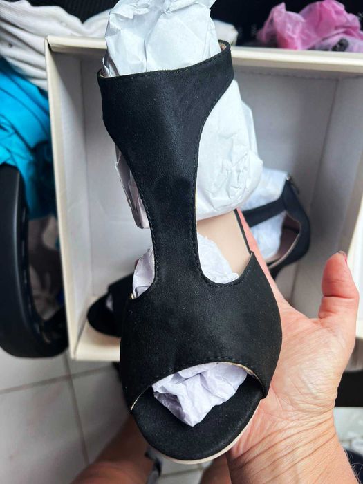 нови сандали с ток