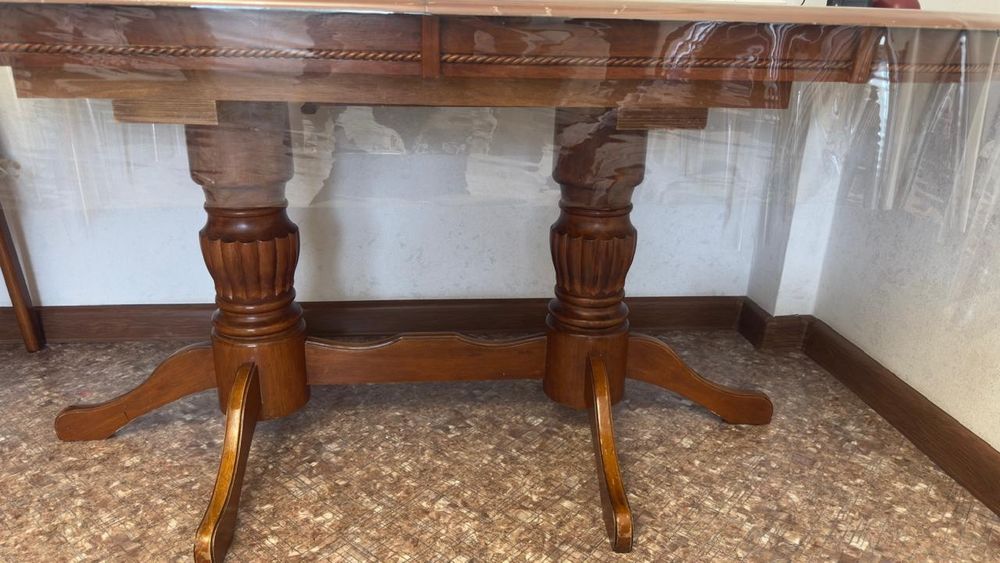 Стол для гостиной