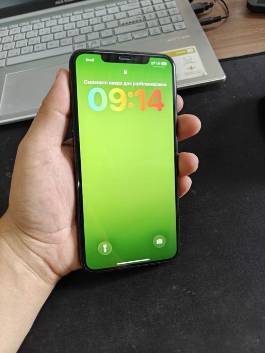 iPhone 11 Pro Max Green 256 GB ideal.