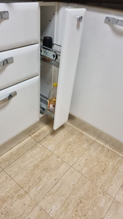 Vând bucatarie MDF vopsit
