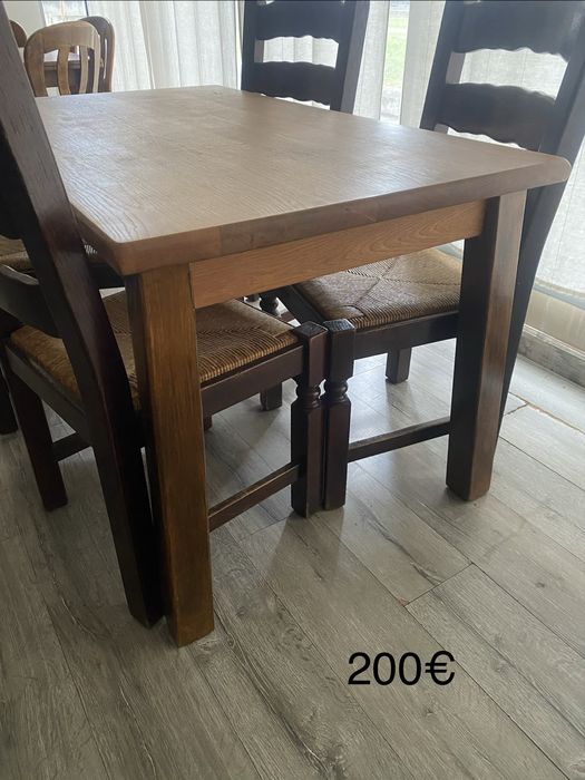 Масивни дървени маси