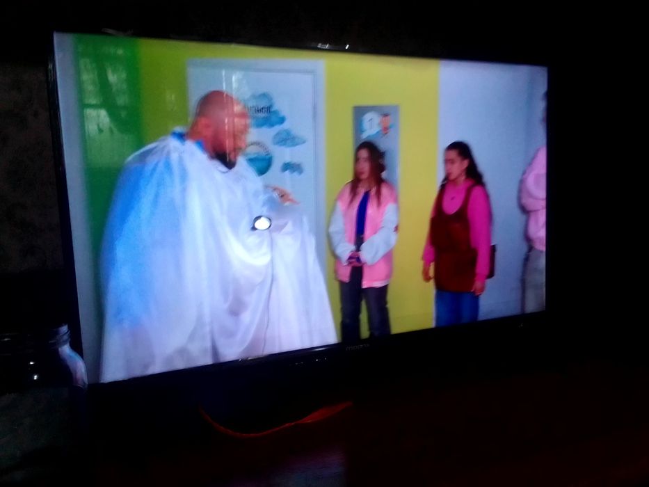 Продам смарт ТВ,31 диагональ,новый.