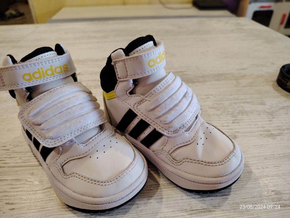 Високи маратонки Адидас