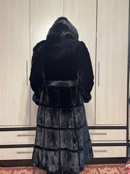 Продам норковую шубу