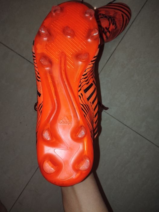 Vând ghete de fotbal adidas