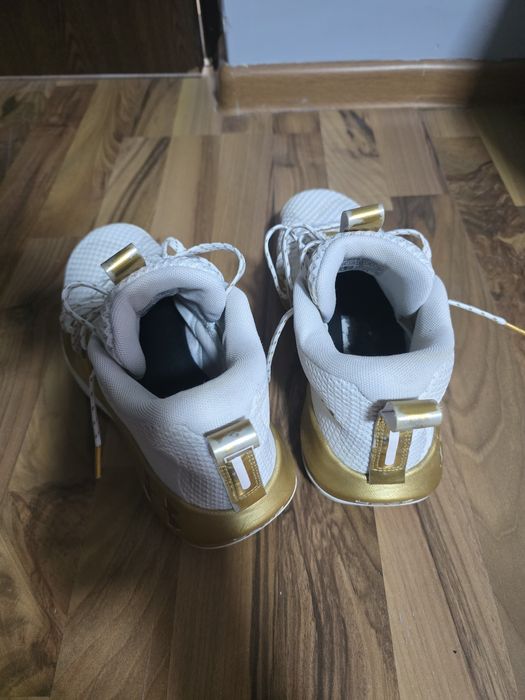 Adidasi Under Armour