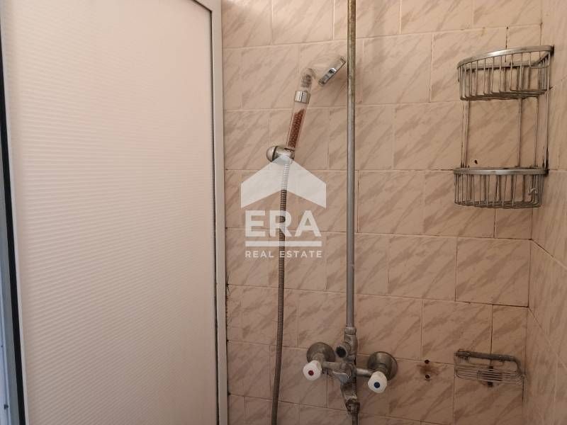 Тристаен апартамент във вход тухлена пломба в кв."Младост" за продажба