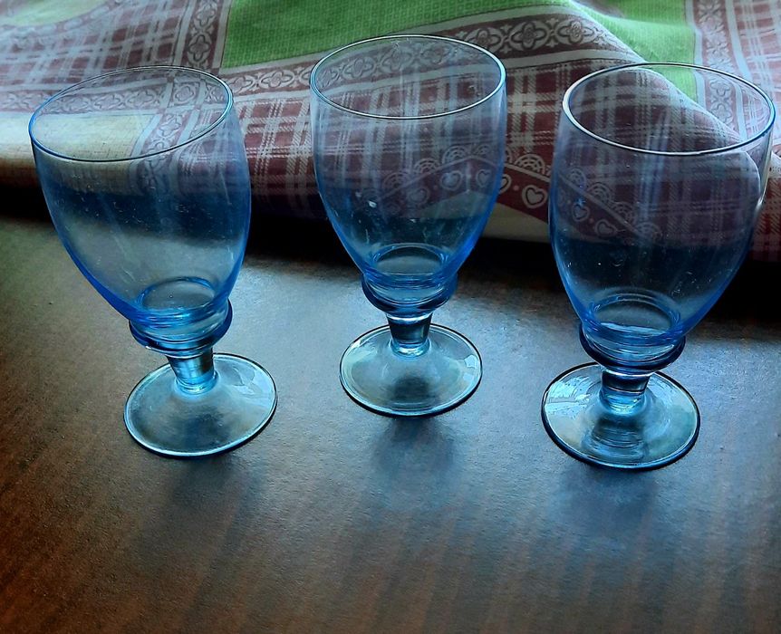 Фужер и рюмки цветное стекло
