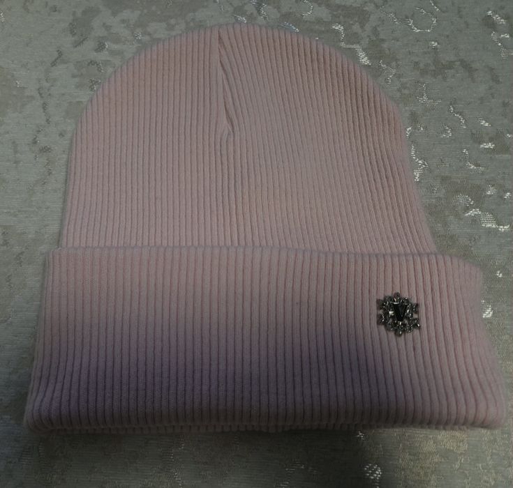 Продам шапки на весну