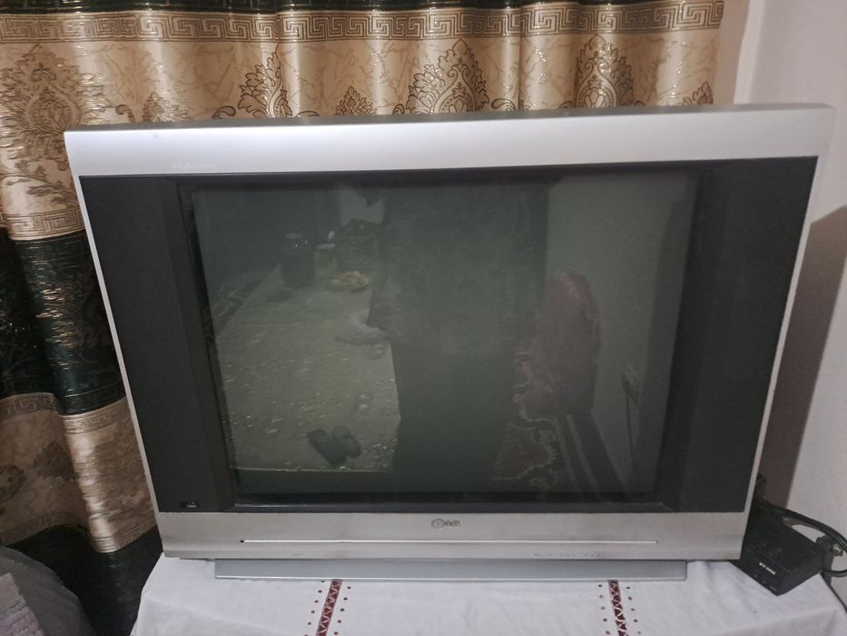 Ploski ekran 43 talik. LG televizor sotiladi.