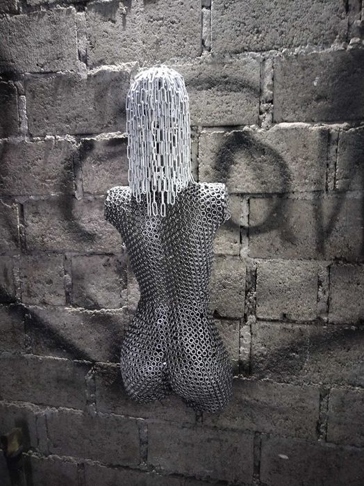 Скульптура из гаек (девушка)