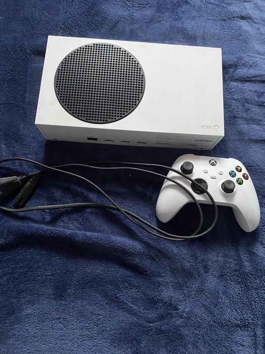 Xbox series s cu mentenanta .Aproape nou