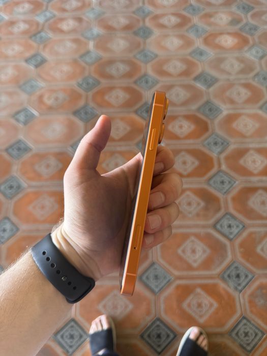 iPhone XR 128GB (17 Pro korpus) sotiladi