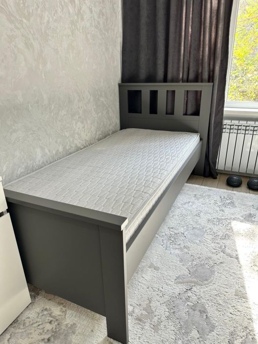 2 кровати IKEA темно-серые с матрасами