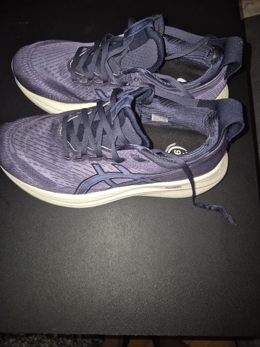 Adidas Asics Gel  Nimbus 27.
