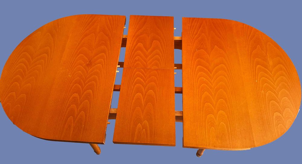 Елипсовидна трапезна маса