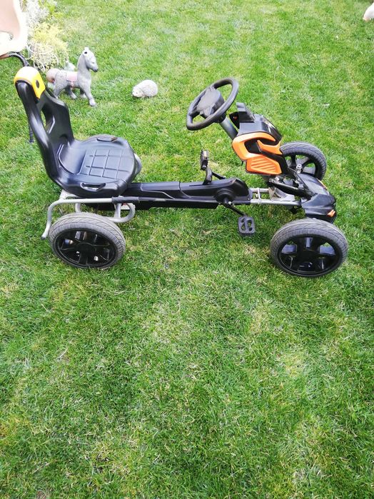 Голяма детска кола с оедали