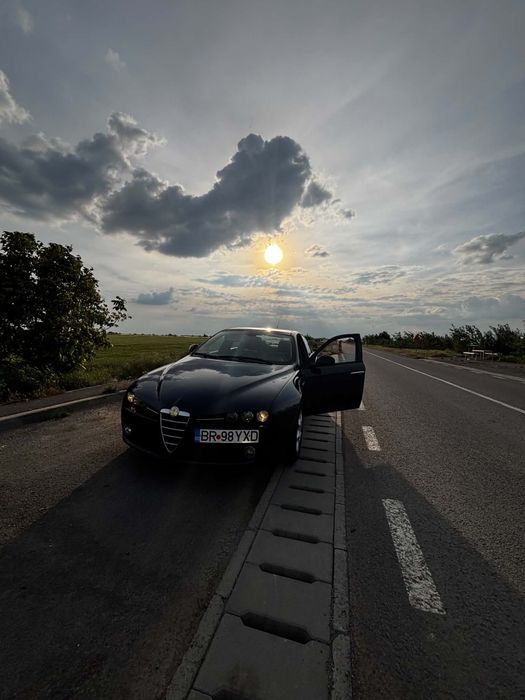 Vând Alfa Romeo 159